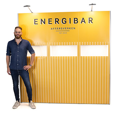 Speciallösningar av mässväggar, popup-vägg med hyllor